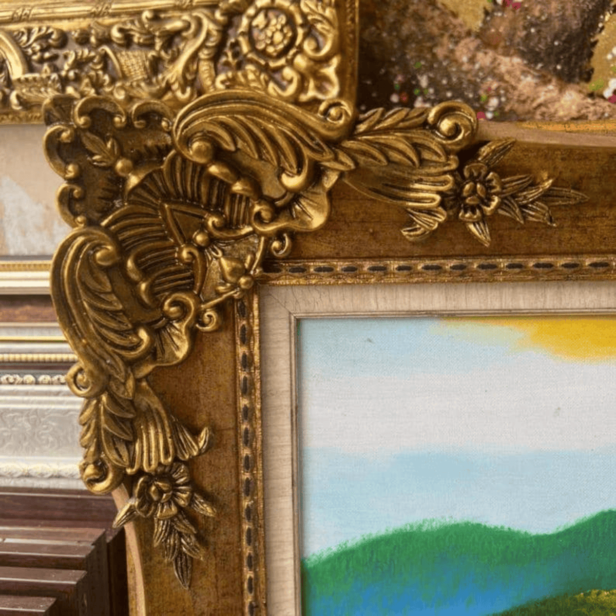 Antique Style Living Room Decor |Ornate Gold TV Frame U88881NV