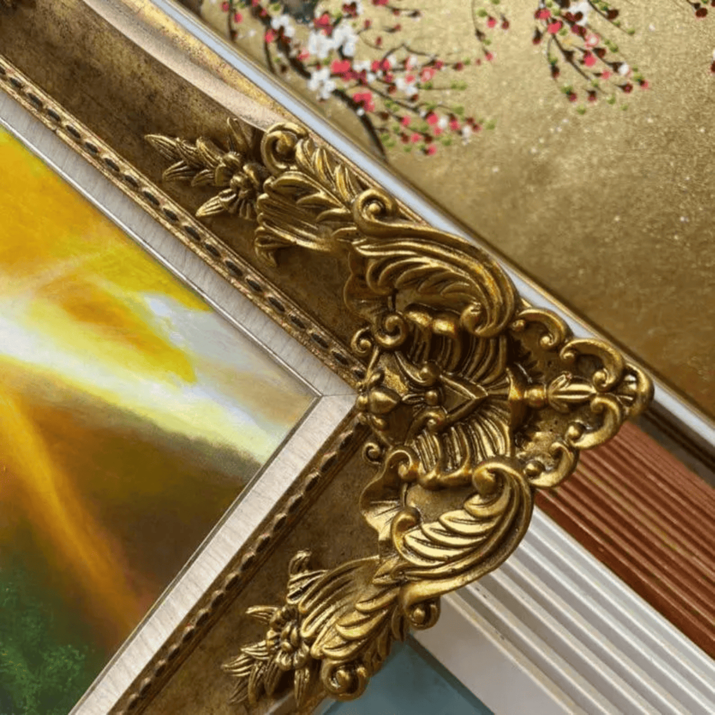 Antique Style Living Room Decor |Ornate Gold TV Frame U88881NV