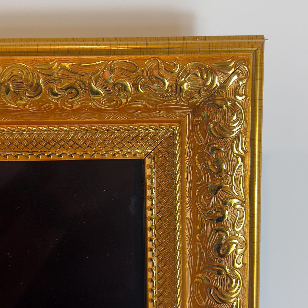 Rustic Gold Bezel TV Frame, Customizable TV Frame, Compatible with all TV Brand, Decorative Frame, Handmade Tv frame U2215NV